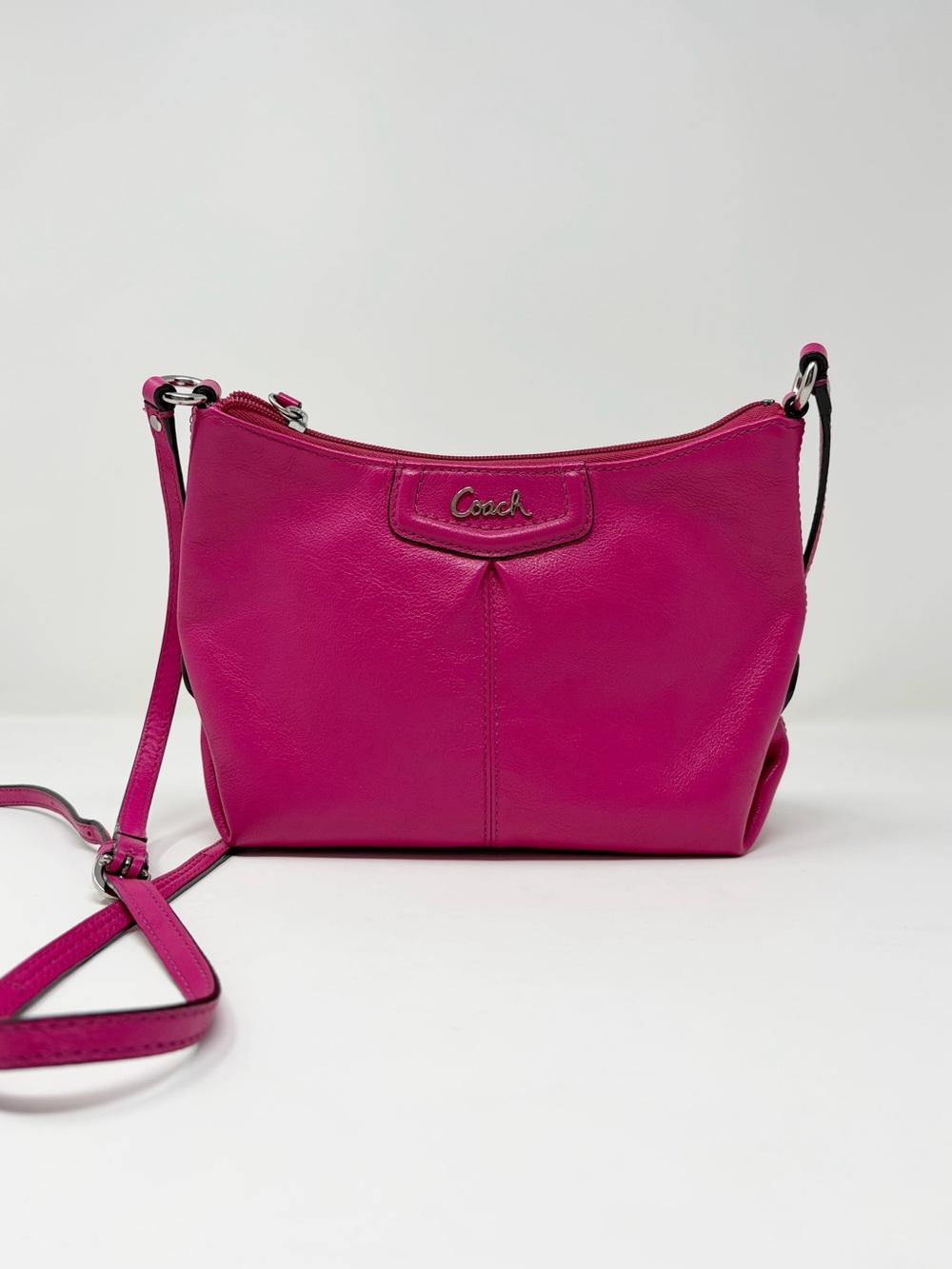 Coach Ashley Leather Fuchsia Hot Pink
Swing Pack